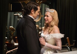James-Franco-and-Michelle-Williams-in-Oz-The-Great-and-Powerful